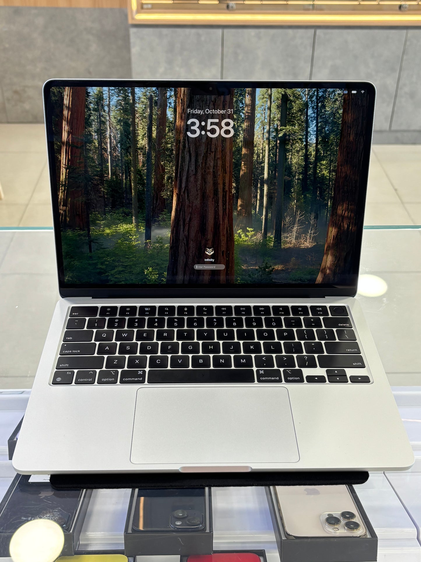 MacBook Air 13-inch (M3) 2024, 512GB *XHR7X