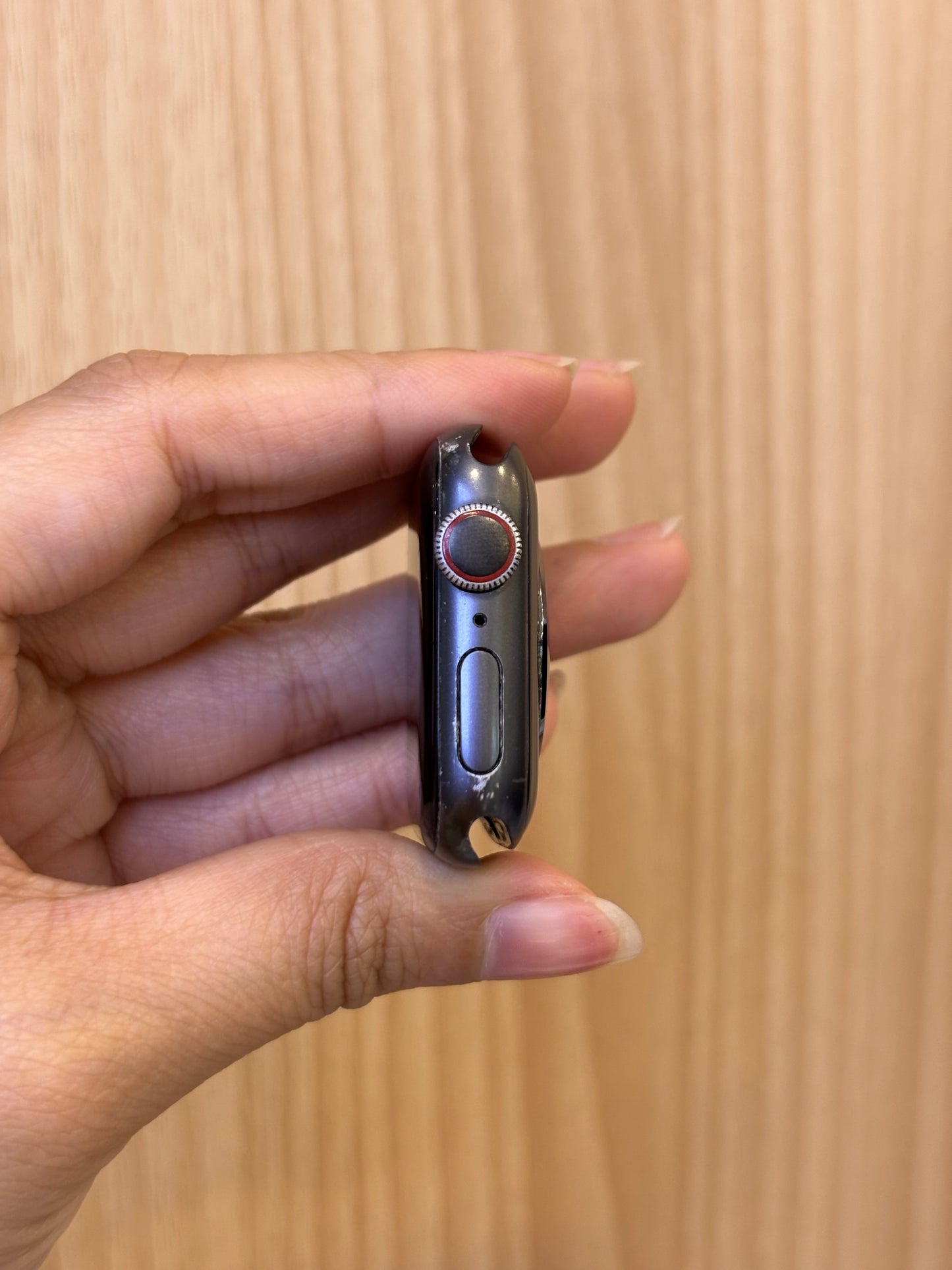 Apple Watch Series 5 (40MM) Cellular, (Grade C) *ZMLD4