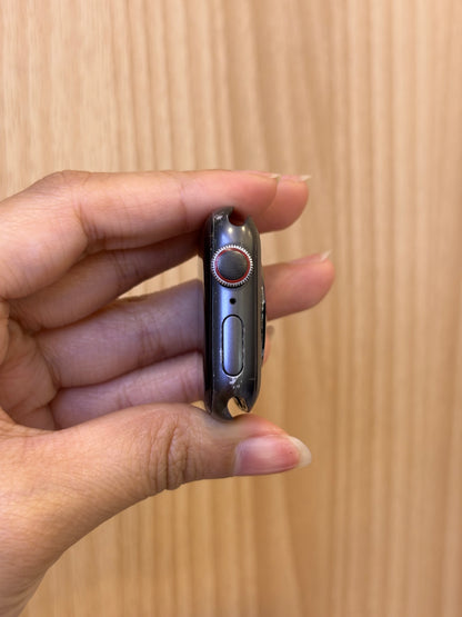 Apple Watch Series 5 (40MM) Cellular, (Grade C) *ZMLD4