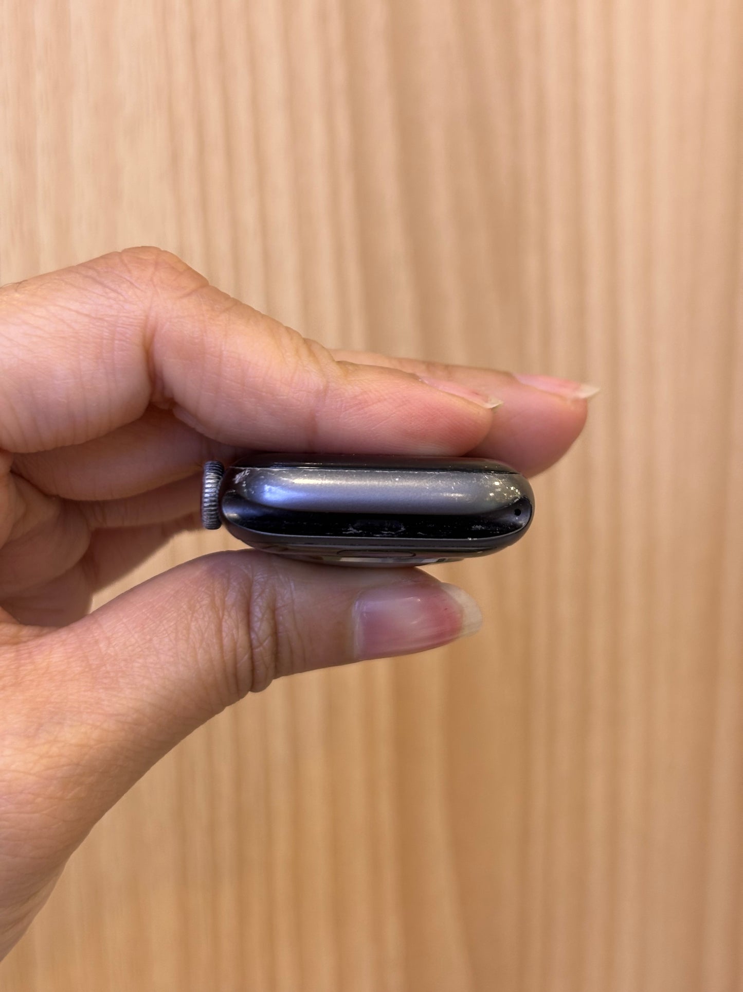 Apple Watch Series 5 (40MM) Cellular, (Grade C) *ZMLD4