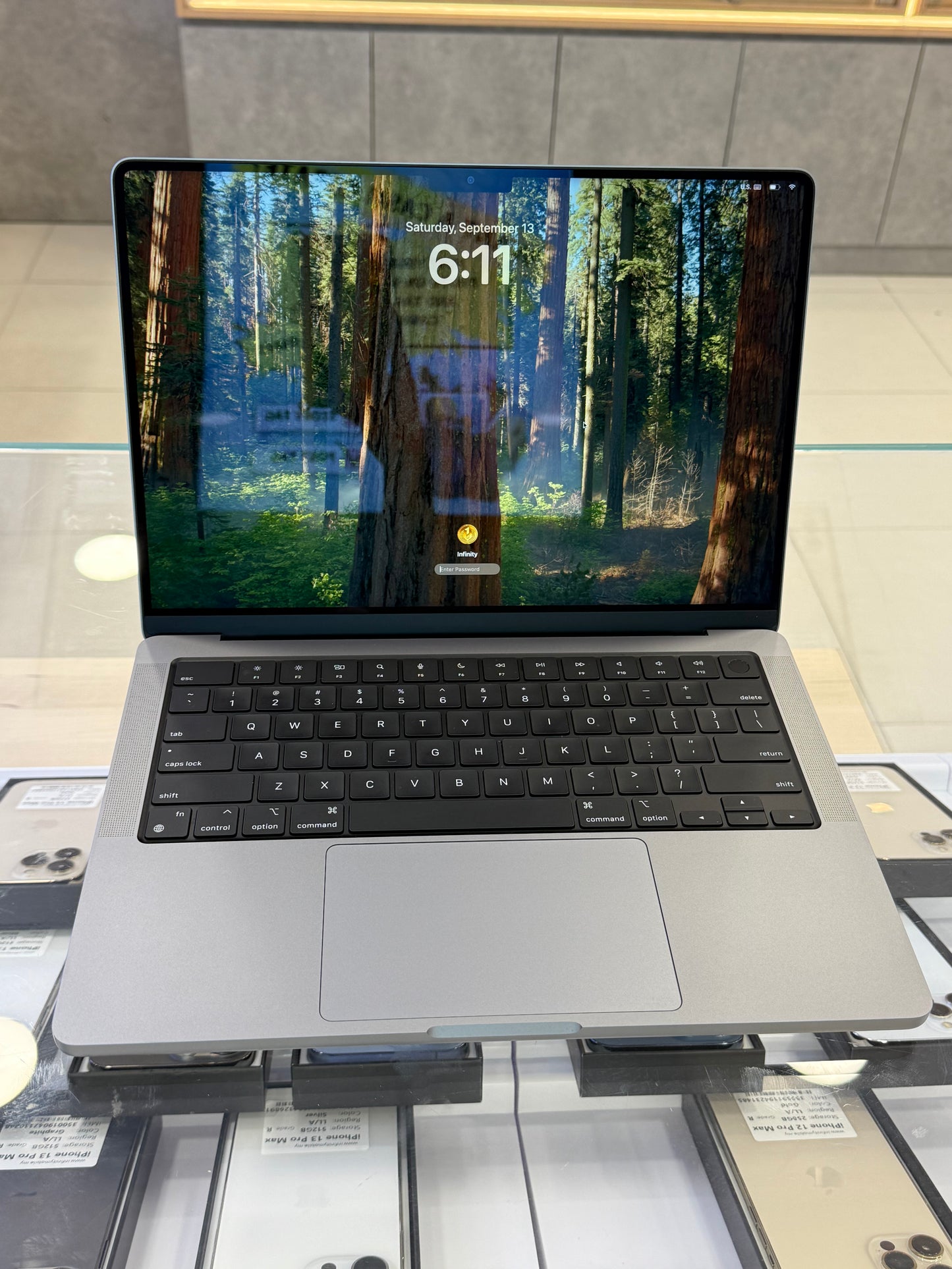 MacBook Pro 14-inch (M1 Max) 2021, 512GB *Y1HWJ