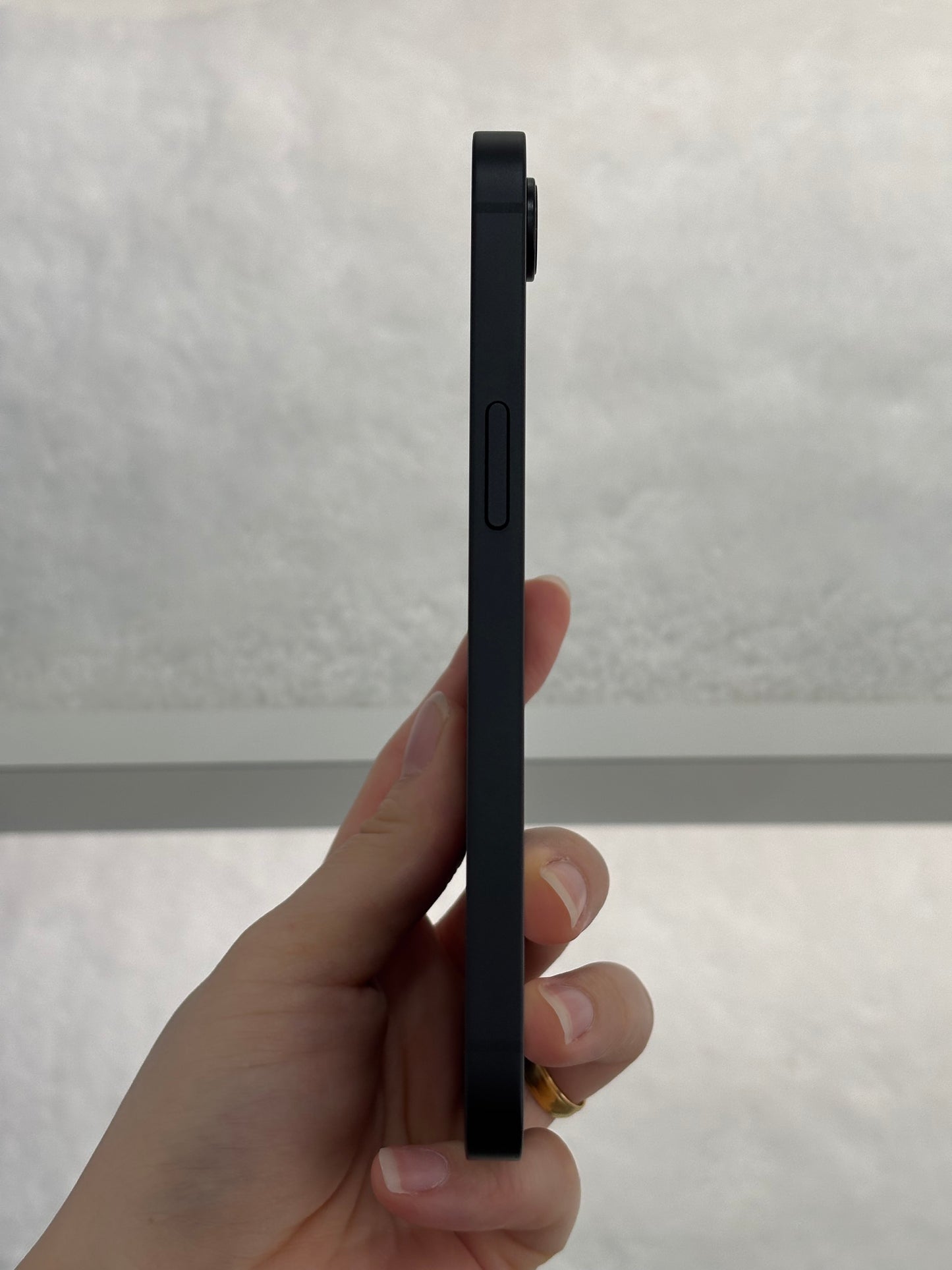 iPhone 16e, 128GB (Grade A) *11020