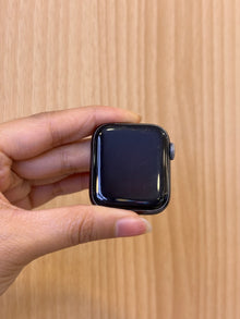 Apple Watch Series 5 (40MM) Cellular, (Grade C) *ZMLD4