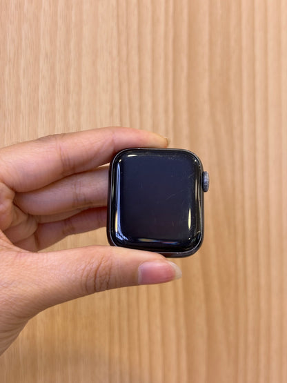 Apple Watch Series 5 (40MM) Cellular, (Grade C) *ZMLD4