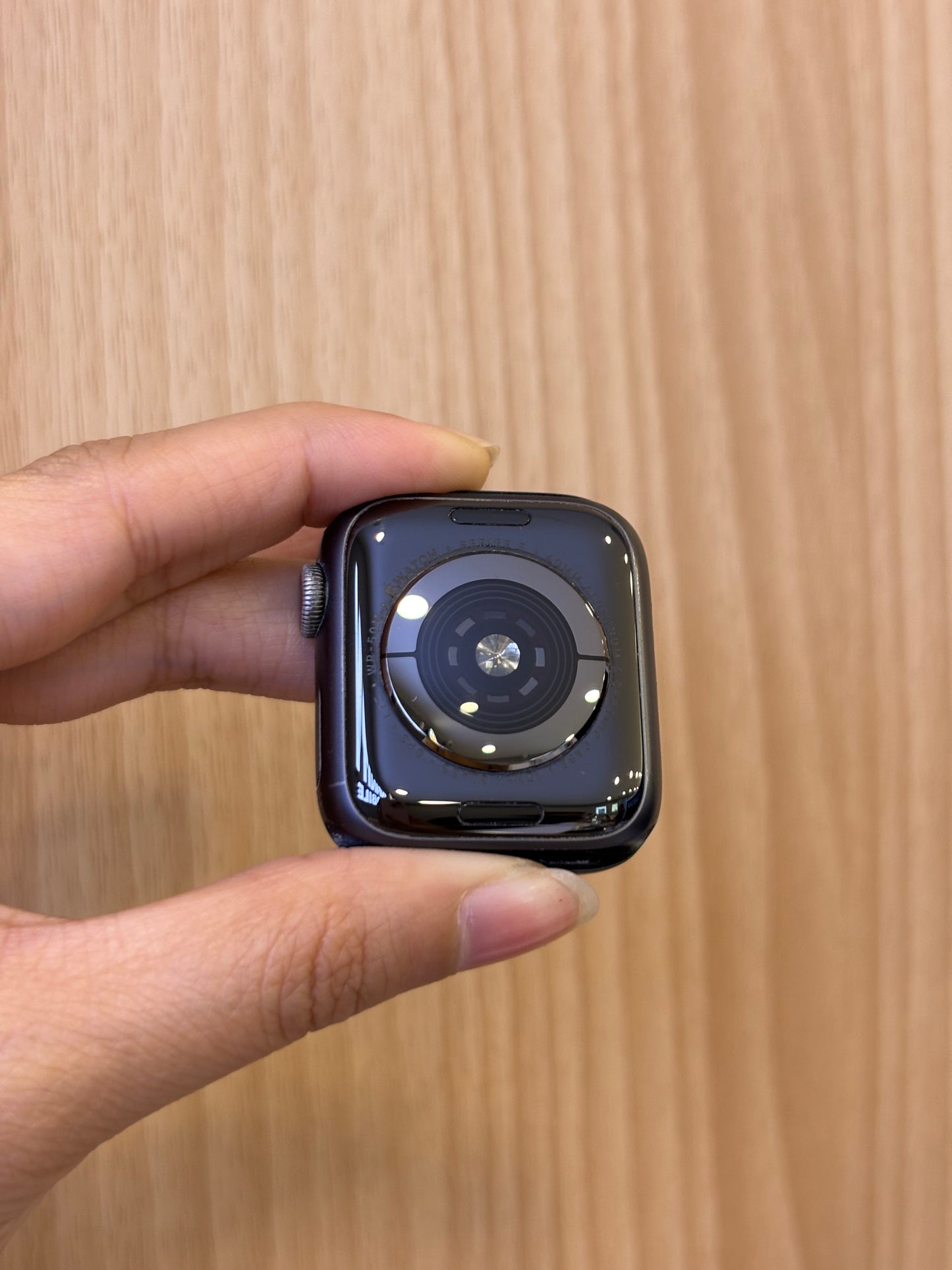 Apple Watch Series 5 (40MM) Cellular, (Grade C) *ZMLD4